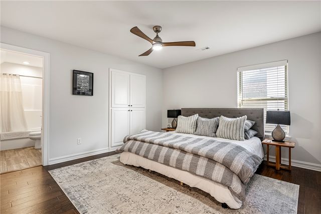 1111 NE Saint Ives Road, Bentonville, AR 72712