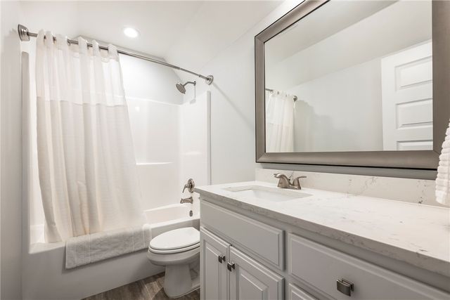 1111 NE Saint Ives Road, Bentonville, AR 72712