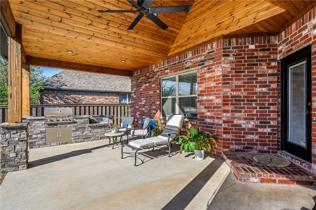 1111 NE Saint Ives Road, Bentonville, AR 72712