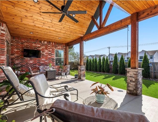 1111 NE Saint Ives Road, Bentonville, AR 72712