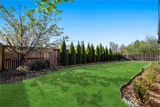 1111 NE Saint Ives Road, Bentonville, AR 72712