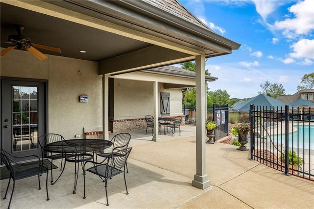 1111 NE Saint Ives Road, Bentonville, AR 72712