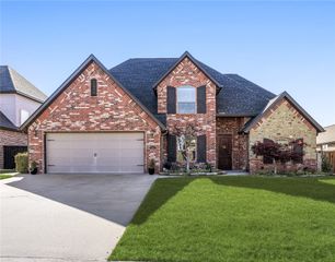 1111 NE Saint Ives Road, Bentonville, AR 72712