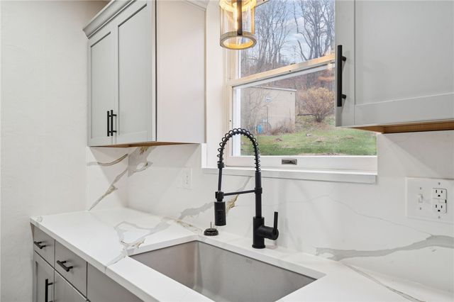 601 Milltown Rd, Plum Boro, PA 15068