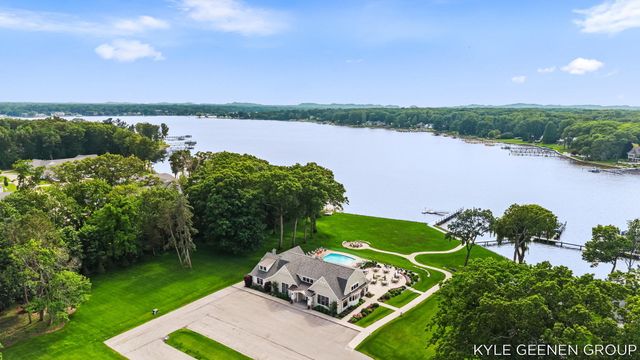 694 Bayshore Drive, Holland, MI 49424