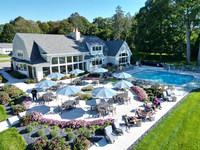 694 Bayshore Drive, Holland, MI 49424