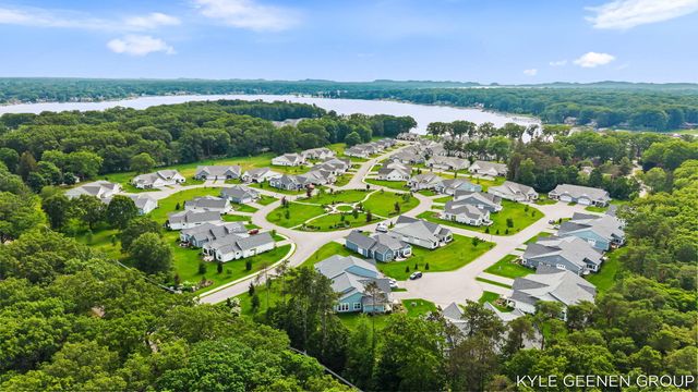694 Bayshore Drive, Holland, MI 49424