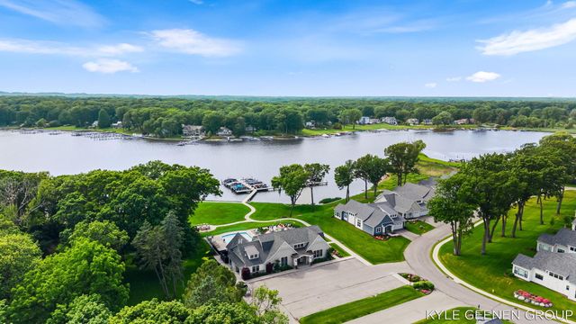 694 Bayshore Drive, Holland, MI 49424