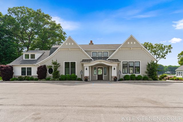 694 Bayshore Drive, Holland, MI 49424