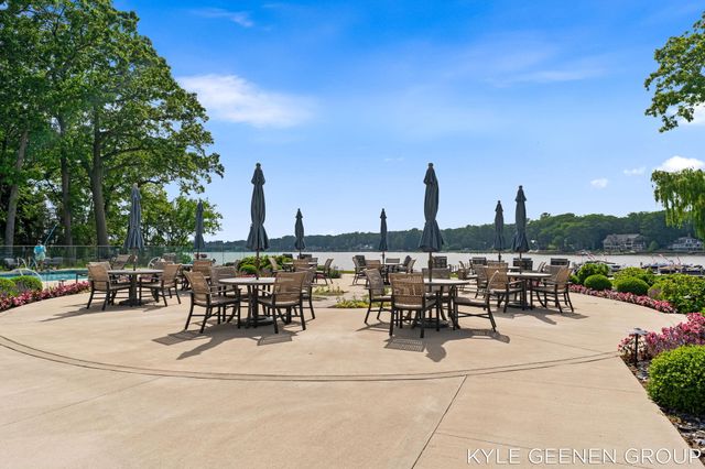 694 Bayshore Drive, Holland, MI 49424