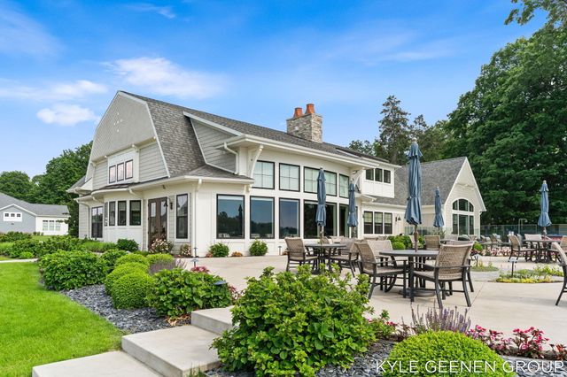 694 Bayshore Drive, Holland, MI 49424