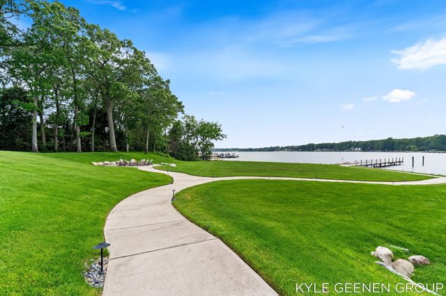 694 Bayshore Drive, Holland, MI 49424
