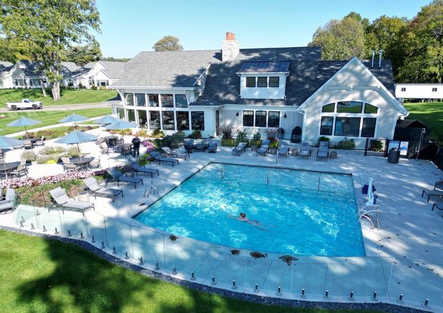 694 Bayshore Drive, Holland, MI 49424