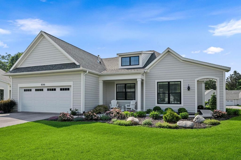 694 Bayshore Drive, Holland, MI 49424