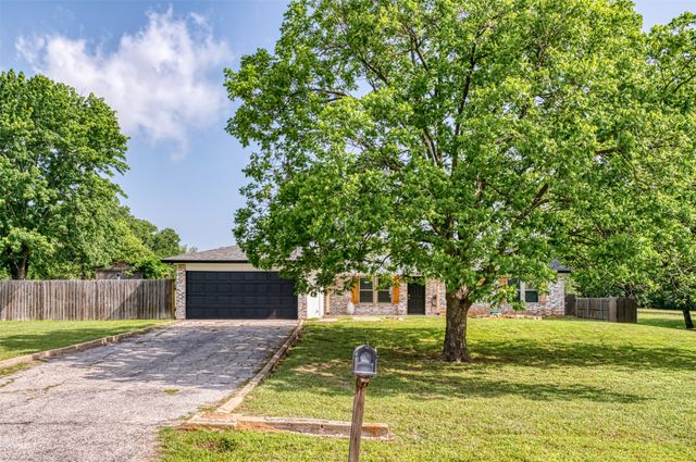 2268 Tanglewood Street, Weatherford, TX 76085