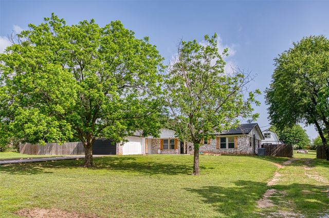 2268 Tanglewood Street, Weatherford, TX 76085
