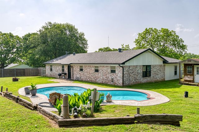 2268 Tanglewood Street, Weatherford, TX 76085