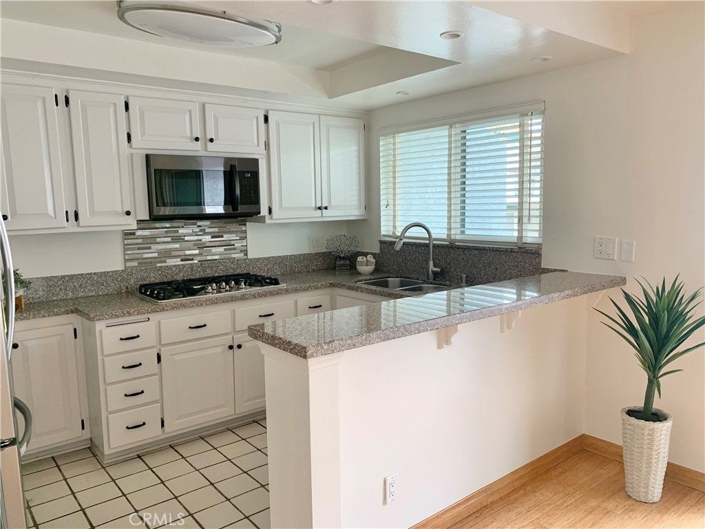 115 S Guadalupe Avenue B, Redondo Beach, CA 90277