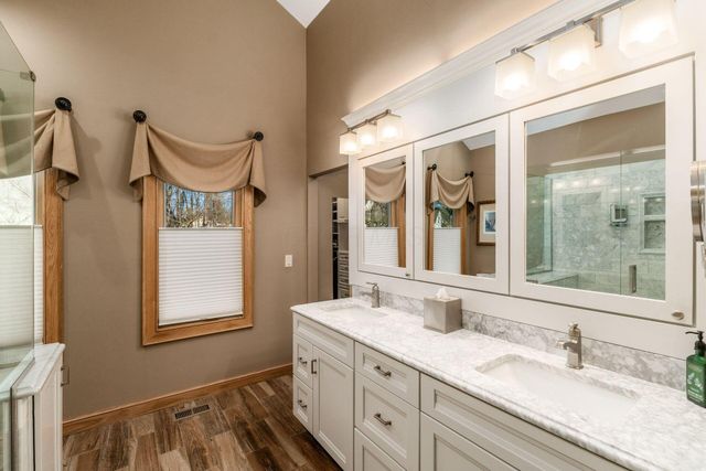 5600 Caplestone Lane, Dublin, OH 43017