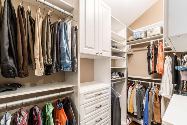 5600 Caplestone Lane, Dublin, OH 43017