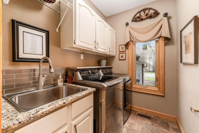 5600 Caplestone Lane, Dublin, OH 43017