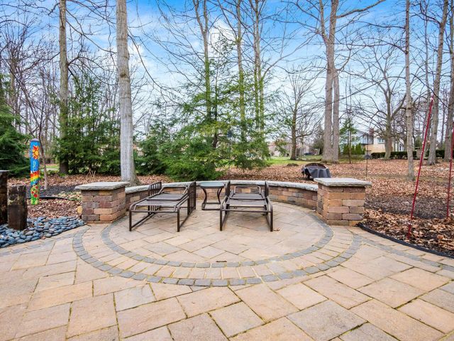 5600 Caplestone Lane, Dublin, OH 43017