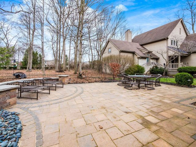 5600 Caplestone Lane, Dublin, OH 43017