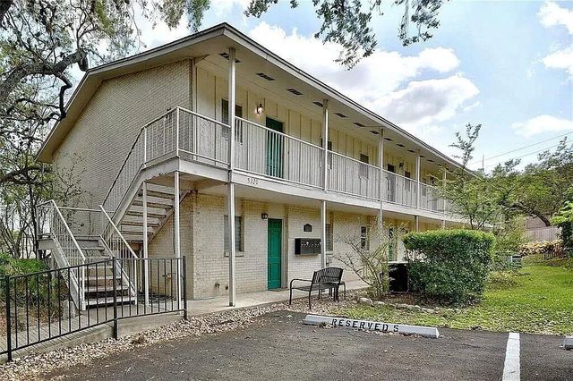 5320 Balcones DR A, Austin, TX 78731