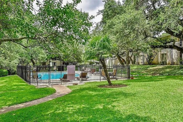 5320 Balcones DR A, Austin, TX 78731