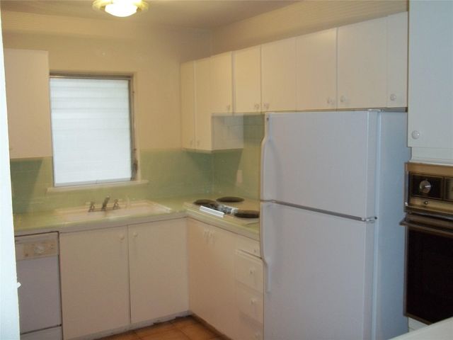 5320 Balcones DR A, Austin, TX 78731