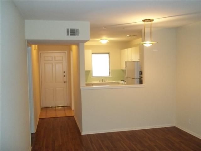 5320 Balcones DR A, Austin, TX 78731