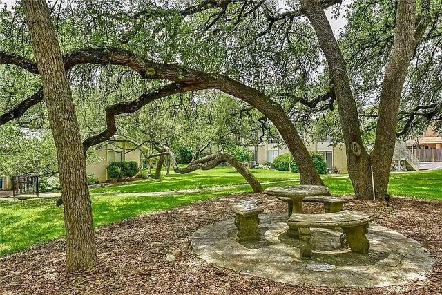 5320 Balcones DR A, Austin, TX 78731