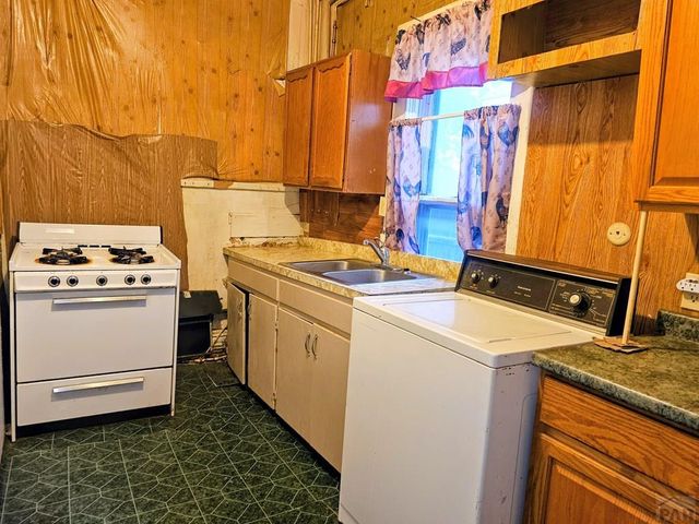907 W 13th St, Pueblo, CO 81003