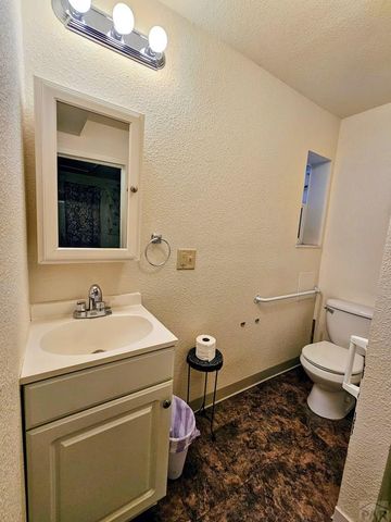 907 W 13th St, Pueblo, CO 81003