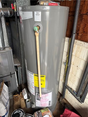 27 Fairview Avenue, Cumberland, RI 02864