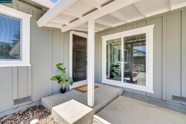 3573 Falcon Drive, Concord, CA 94520