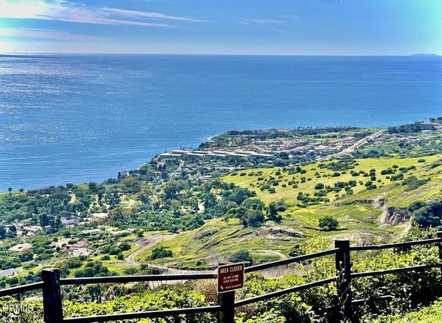 8 Burrell Lane, Rancho Palos Verdes, CA 90275