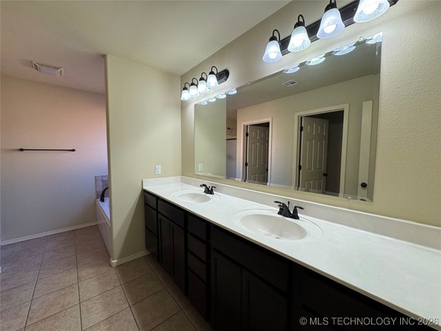 12693 S 85th East Place E, Bixby, OK 74008