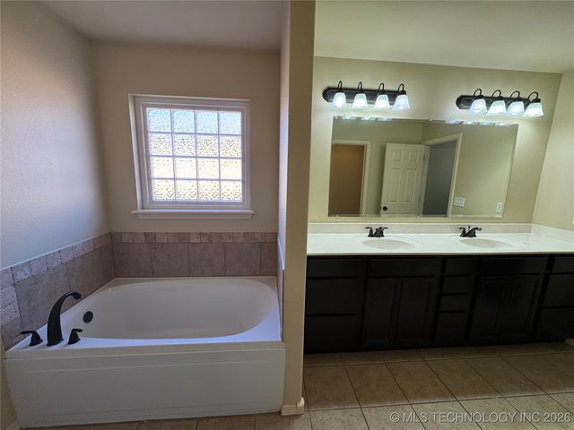 12693 S 85th East Place E, Bixby, OK 74008