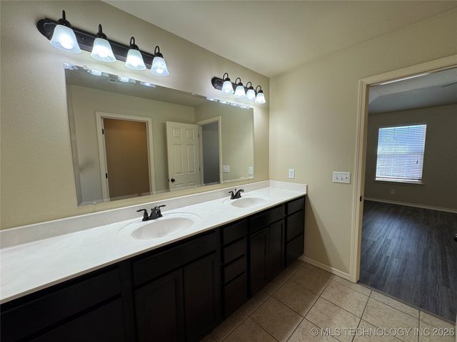 12693 S 85th East Place E, Bixby, OK 74008