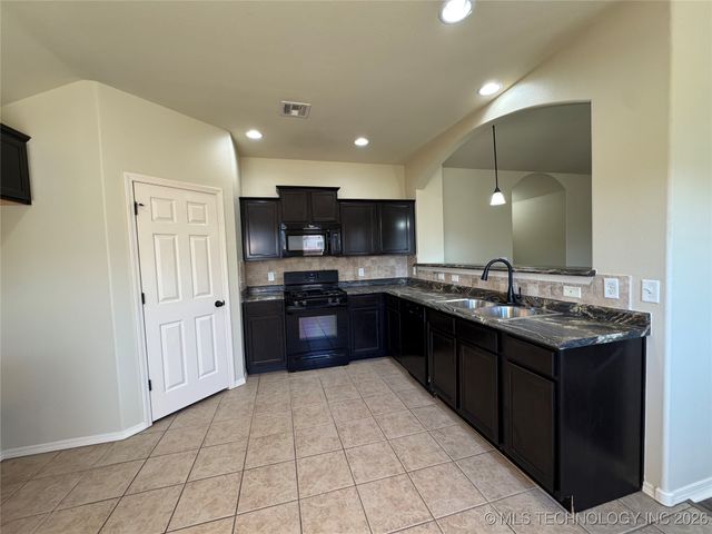 12693 S 85th East Place E, Bixby, OK 74008