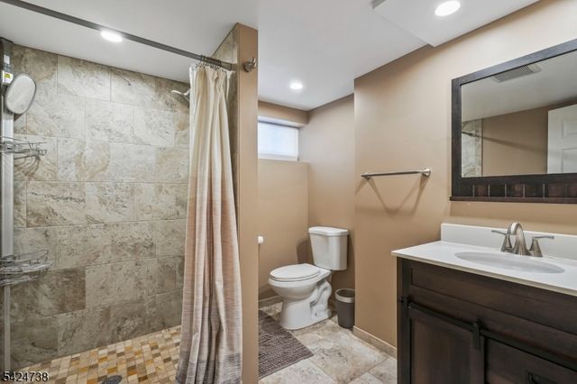 63 Coldevin Rd, Clark Twp., NJ 07066