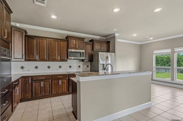 8669 Sandpiper, Denham Springs, LA 70706