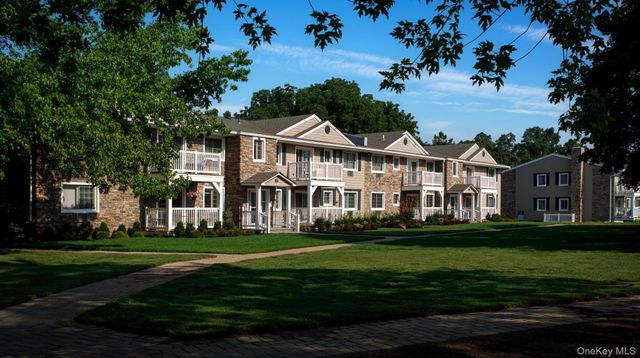 9 Williams Boulevard 17-2F, Lake Grove, NY 11755