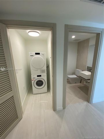 1000 Brickell Plaza 3501, Miami, FL 33131