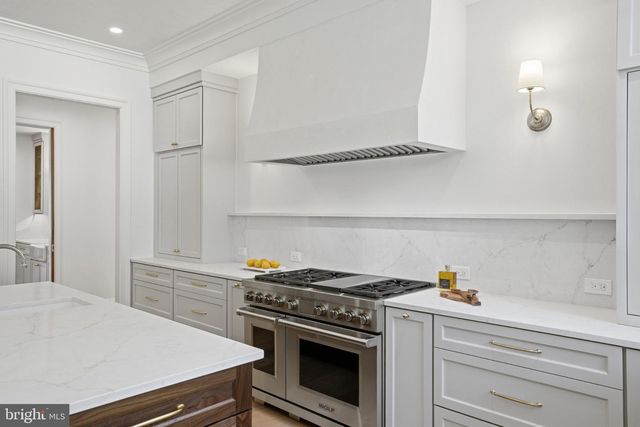 6008 OAKDALE RD, Mclean, VA 22101