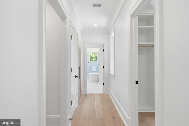 6008 OAKDALE RD, Mclean, VA 22101
