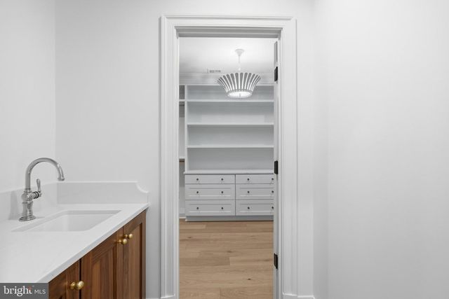 6008 OAKDALE RD, Mclean, VA 22101