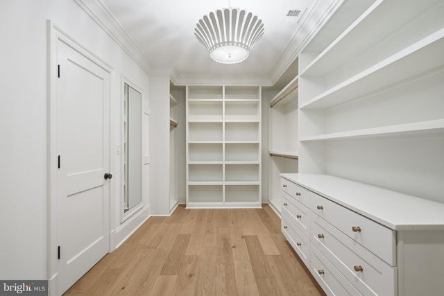 6008 OAKDALE RD, Mclean, VA 22101