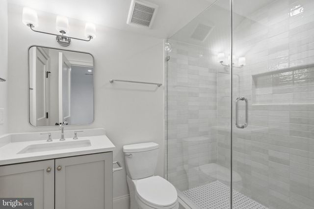 6008 OAKDALE RD, Mclean, VA 22101